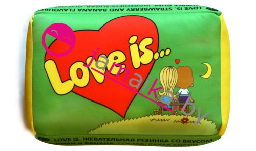 подушка Love IS салатовая